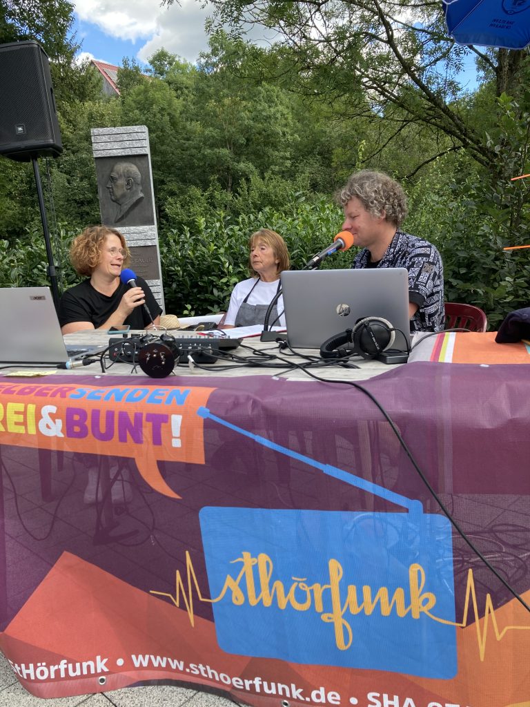 Eva und Gabi von den Freibadfreunden Rosengarten im Gespräch bei Radio StHörfunk